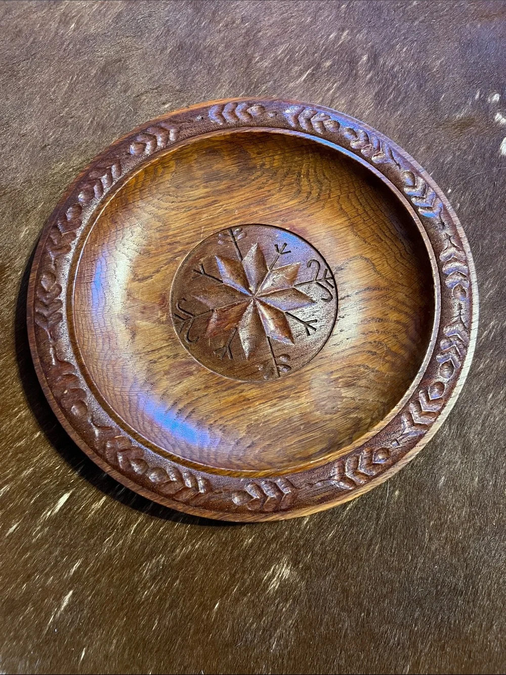 Hand-Carved Wooden Decorative plate - Brown